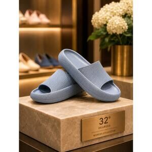 32 Degrees Cool Cushion Slides Pool Slides - Blue - Womens L (9/10)